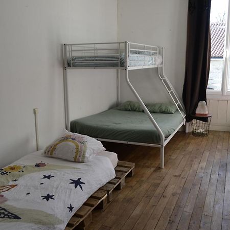 Chef-Boutonne Grande Chambre Familiale Pour 2 A 5 Personnes 아파트 외부 사진