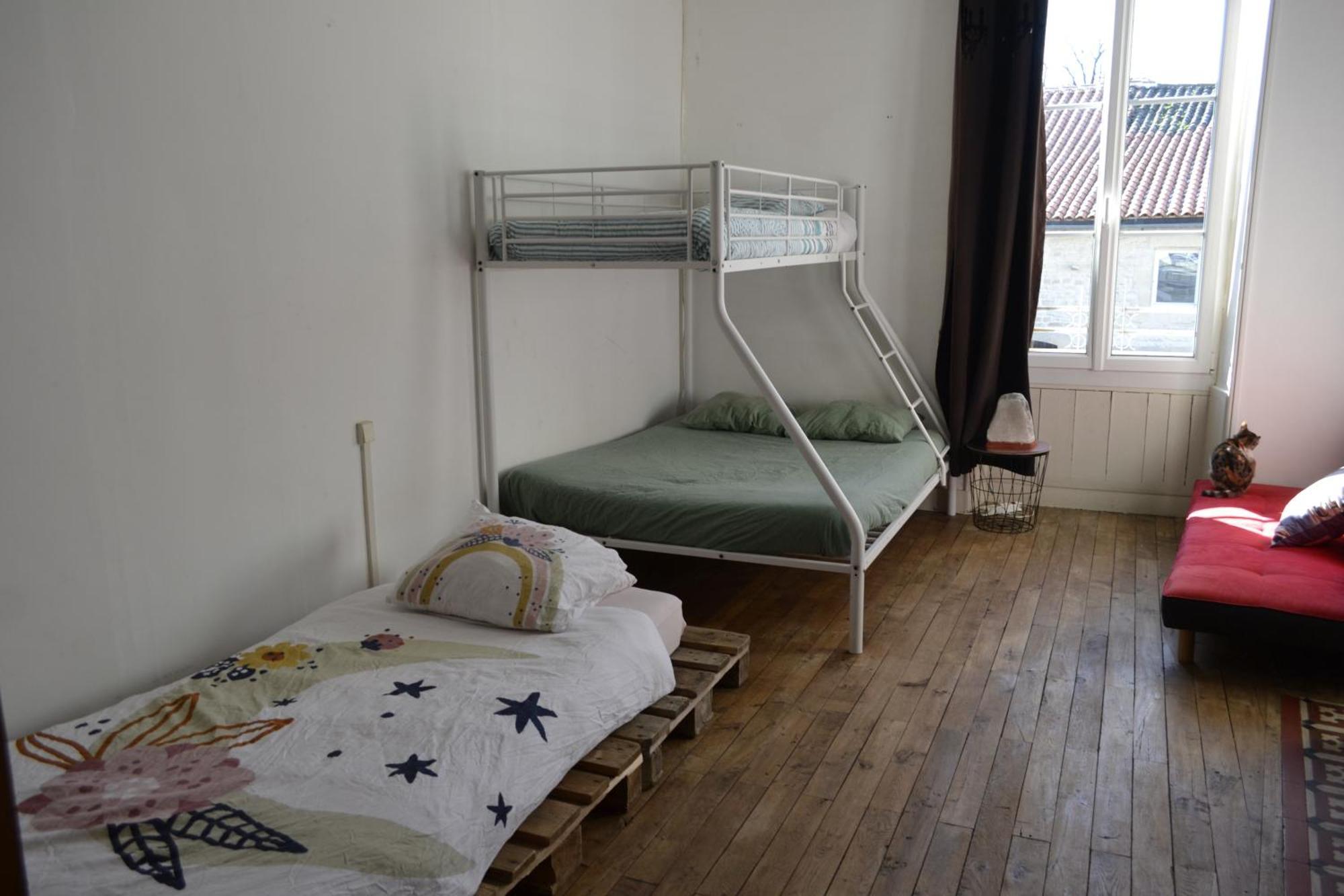 Chef-Boutonne Grande Chambre Familiale Pour 2 A 5 Personnes 아파트 외부 사진